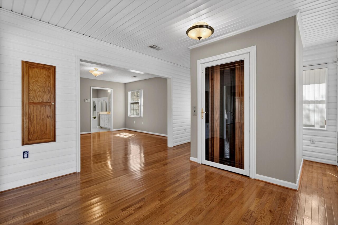 100 Hazel Drive Photo 20