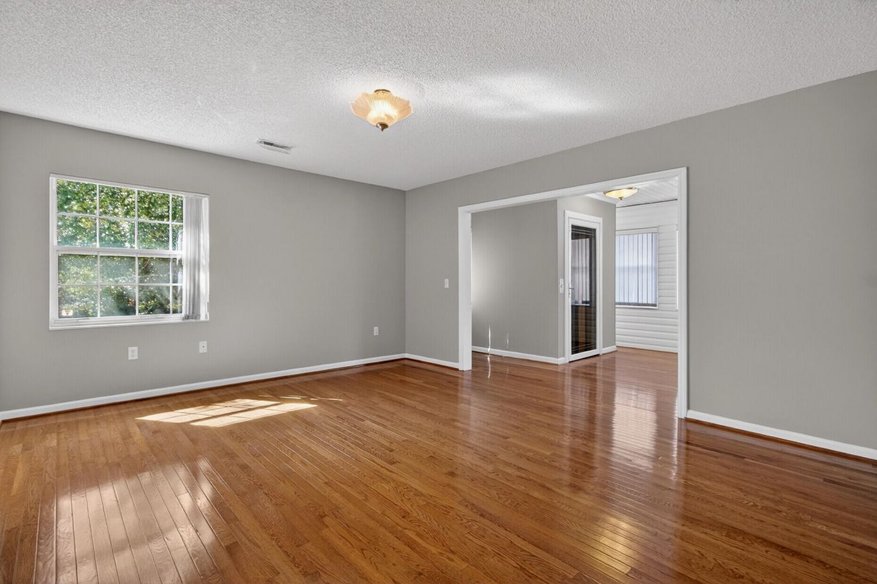 100 Hazel Drive Photo 24