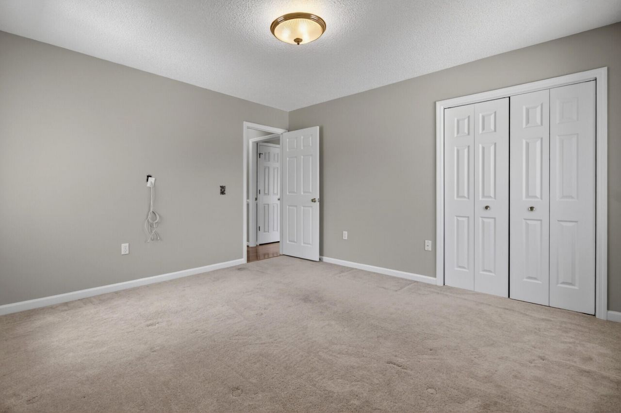 100 Hazel Drive Photo 33