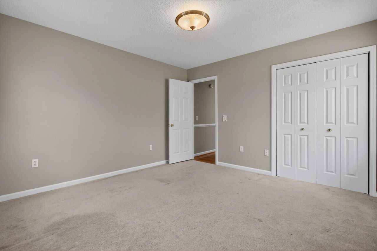 100 Hazel Drive Photo 38