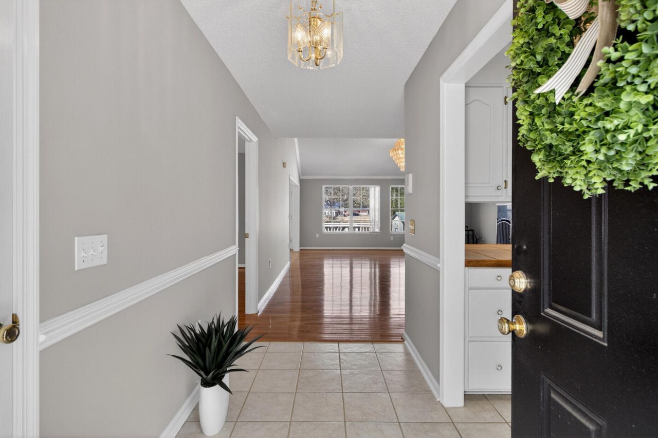 100 Hazel Drive Photo 7