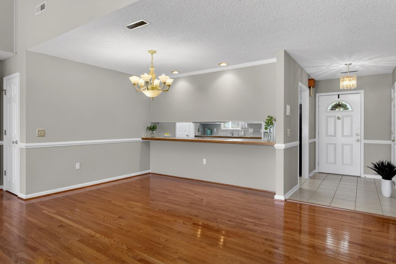 100 Hazel Drive Photo 9