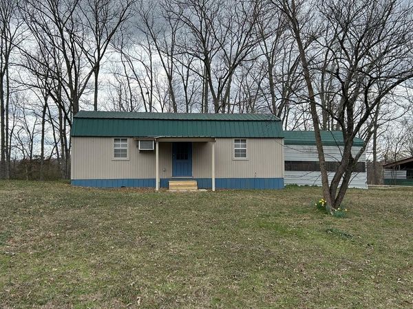 130 Clement St , Big Sandy, TN 38221