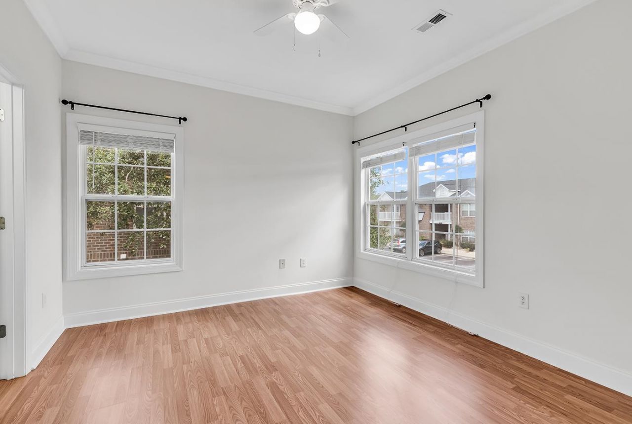 2061 Silvercrest Dr.  Photo 23