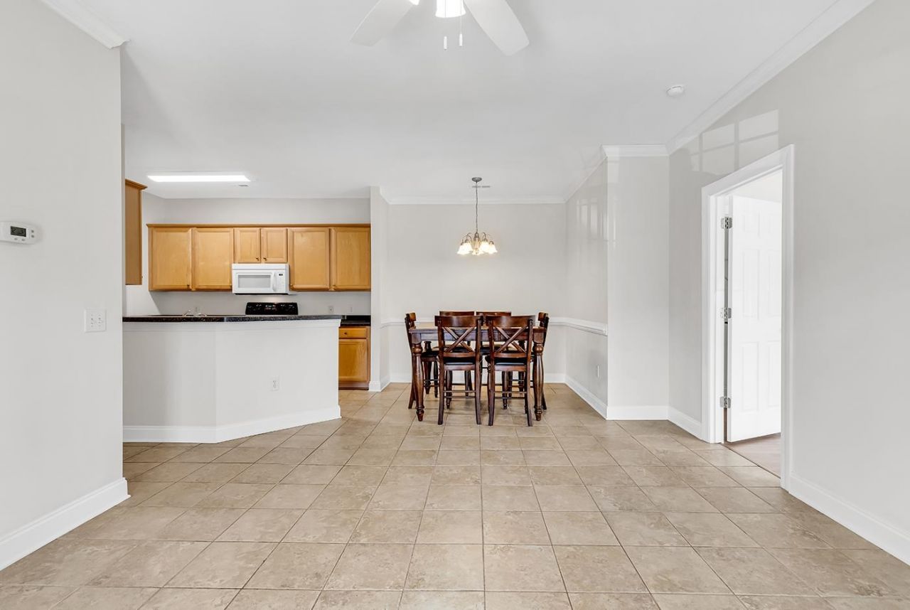 2061 Silvercrest Dr.  Photo 9