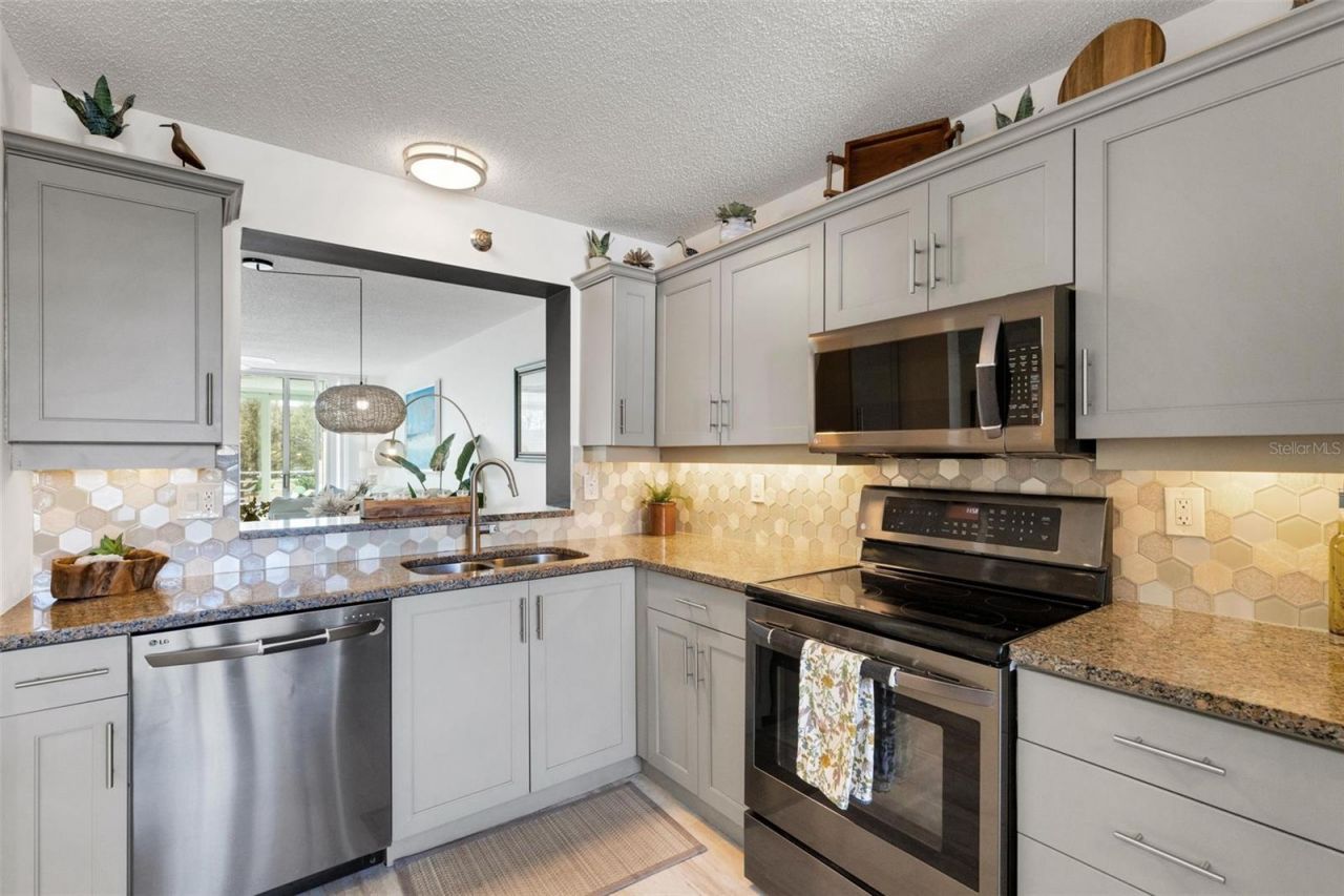 4460 Fairways Boulevard, Unit 105, Bradenton, FL 34209 Photo