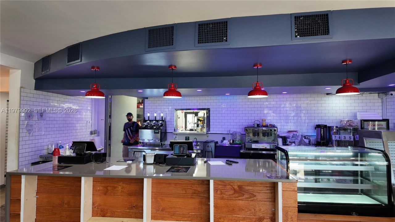 900 NW 6th St, Fort Lauderdale, FL 33311 Photo