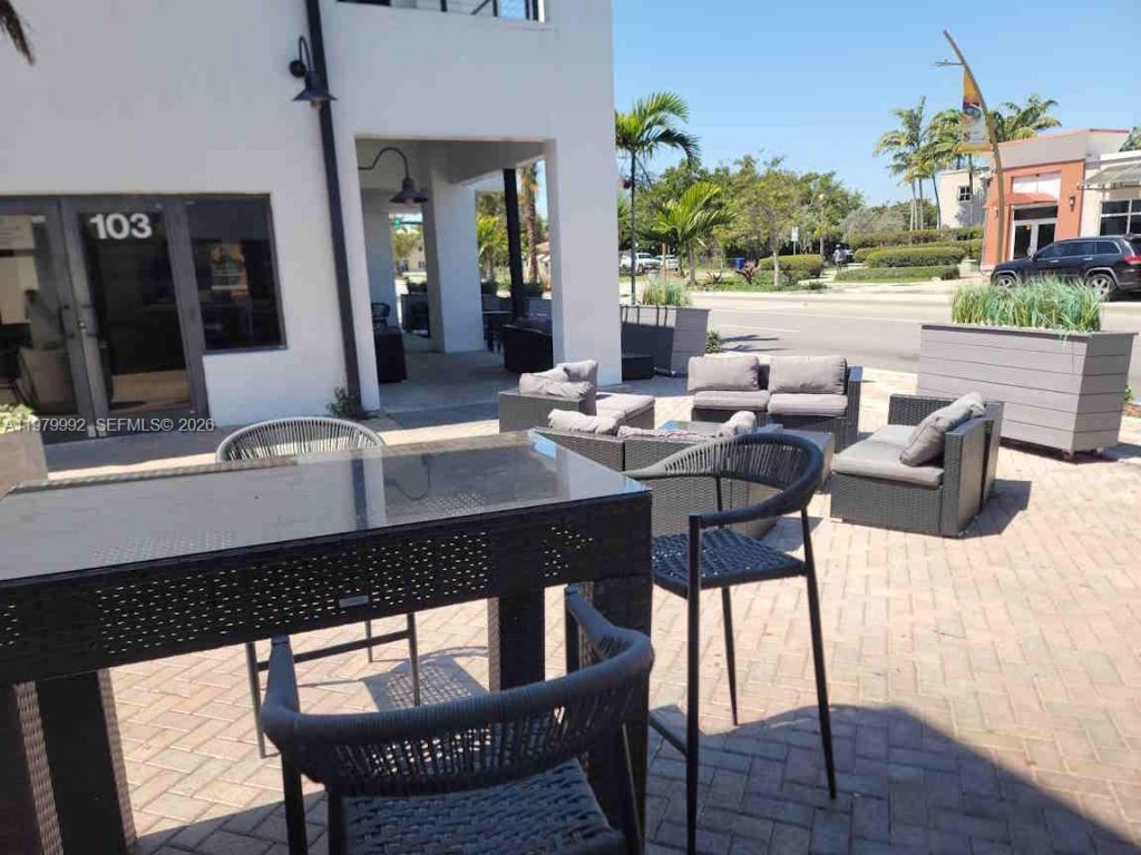 900 NW 6th St, Fort Lauderdale, FL 33311 Photo