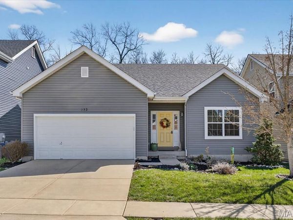 952 Meramec Grove Drive, Ballwin, MO 63021