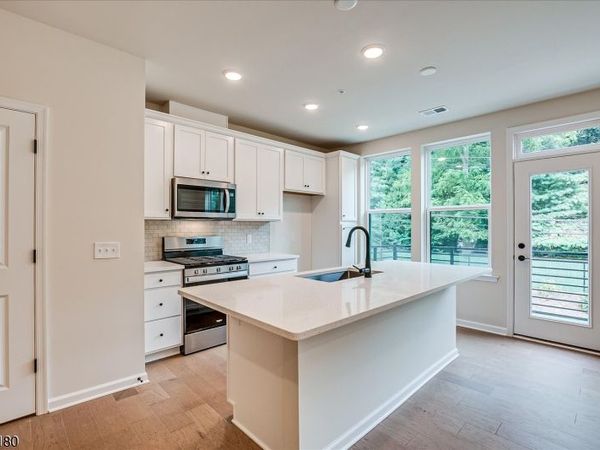 624 Sadie Cir, New Brunswick, NJ 08901