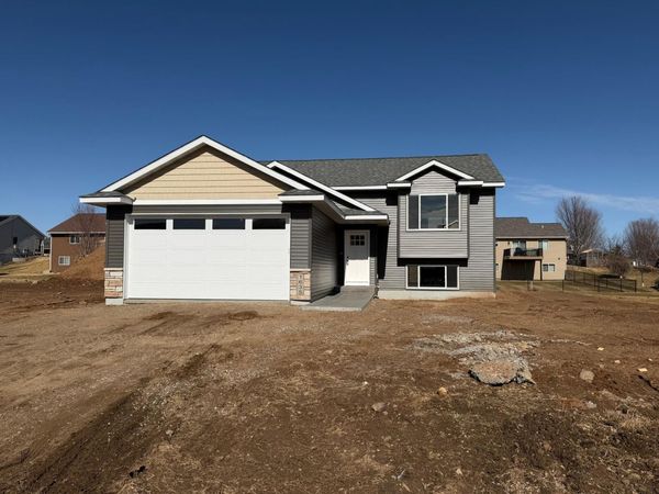1635 Squirrel Way, New Richmond, WI 54017