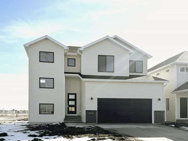 6704 32 Street S, Fargo, ND 58104
