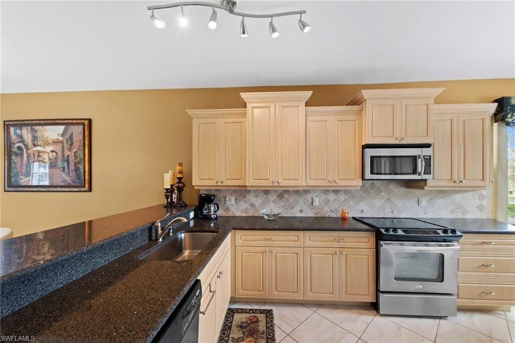 8086 Queen Palm Ln, Unit 328, Fort Myers, FL 33966 Photo