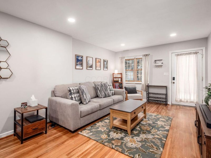 366 Parkview Drive, Columbus, OH 43202 Photo 2