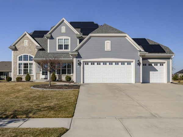 512 Westlawn Ave, Mukwonago, WI 53149