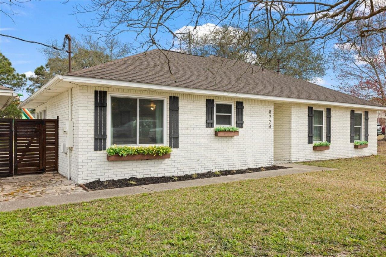 8724 Laredo Street, Navarre, FL 32566 Main Photo