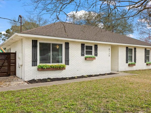 8724 Laredo Street, Navarre, FL 32566