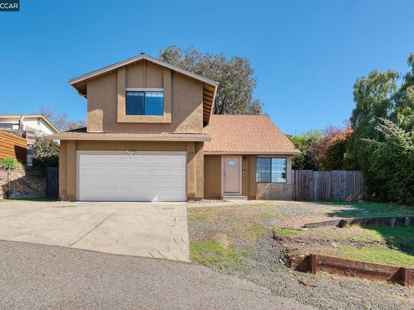 120 Persimmon Dr, Vallejo, CA 94589