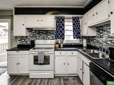 9056 Meadow Drive, Omaha, NE 68114