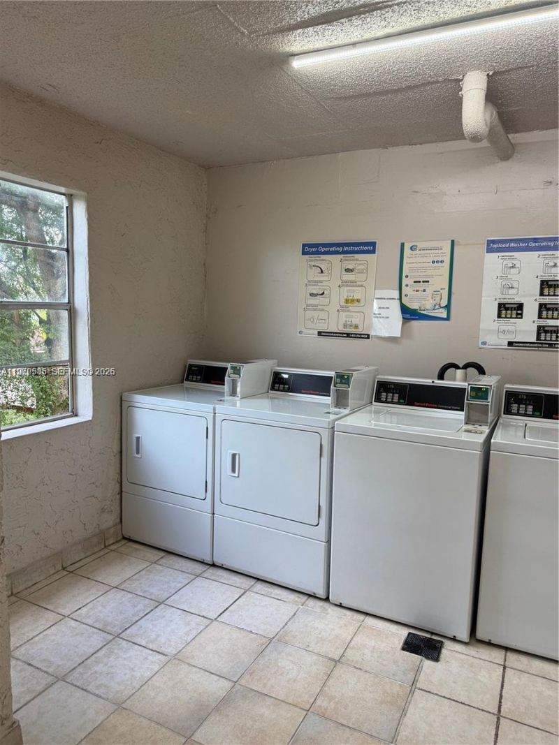 8405 NW 8th St, Unit 304, Miami, FL 33126 Photo