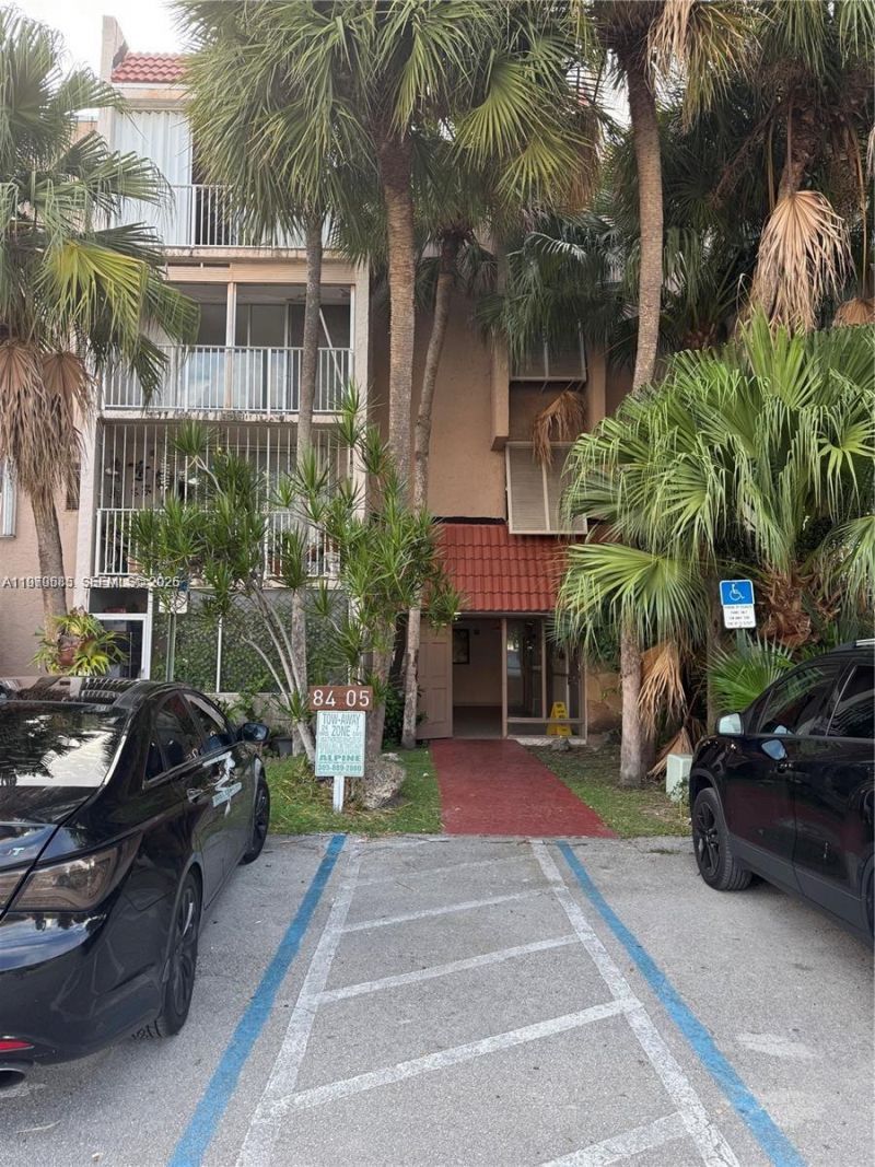 8405 NW 8th St, Unit 304, Miami, FL 33126 Photo