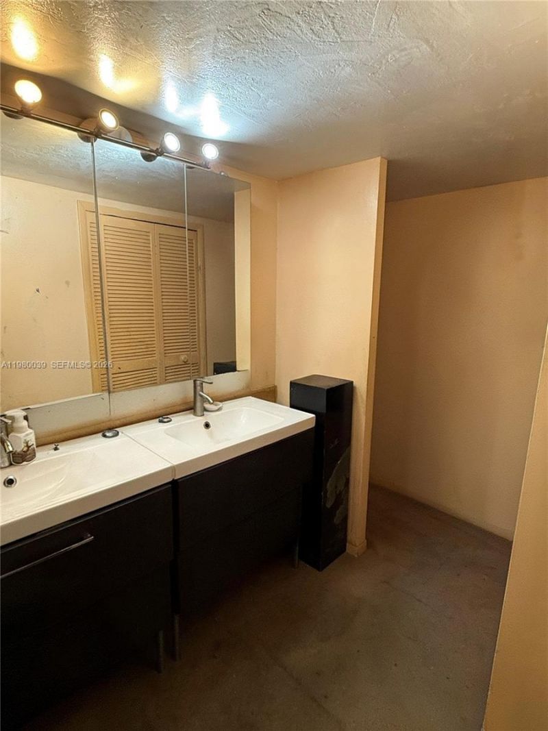 100 Ocean Lane Dr, Unit 303, Key Biscayne, FL 33149 Photo