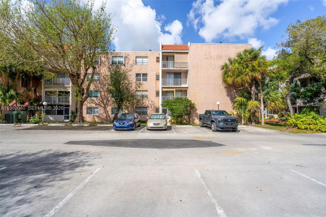 8405 NW 8th St, Unit 107-2, Miami, FL 33126 Photo