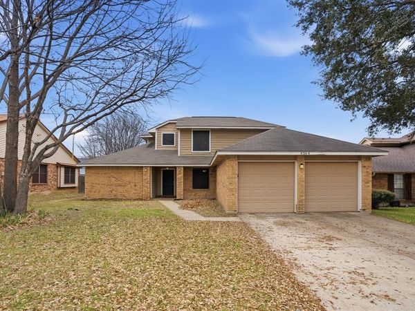 4364 Bentley Drive, Grand Prairie, TX 75052