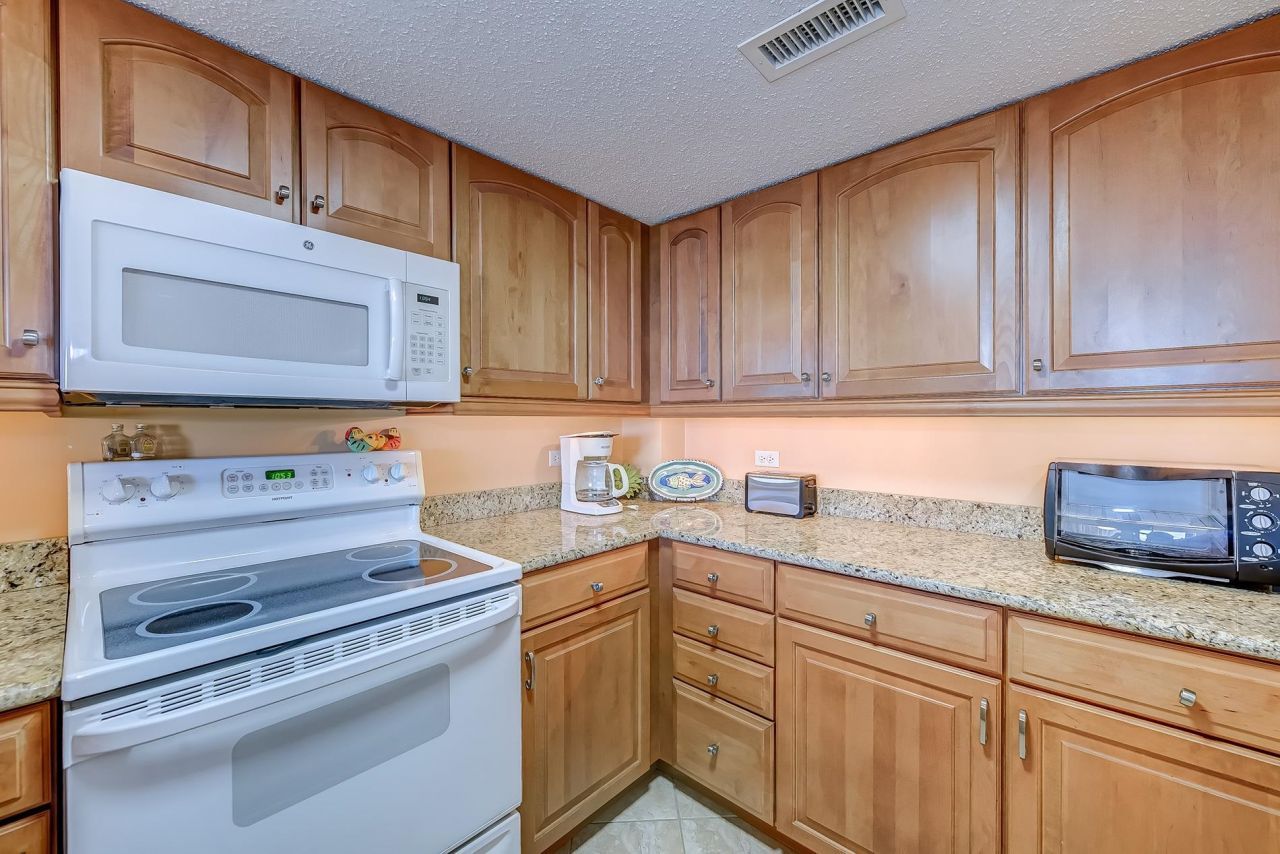 101 Ocean Creek Dr.  Photo 12