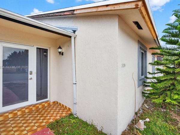 13755 SW 24th St , Miami, FL 33175