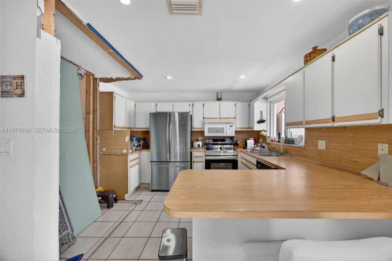 13755 SW 24th St , Miami, FL 33175 Photo