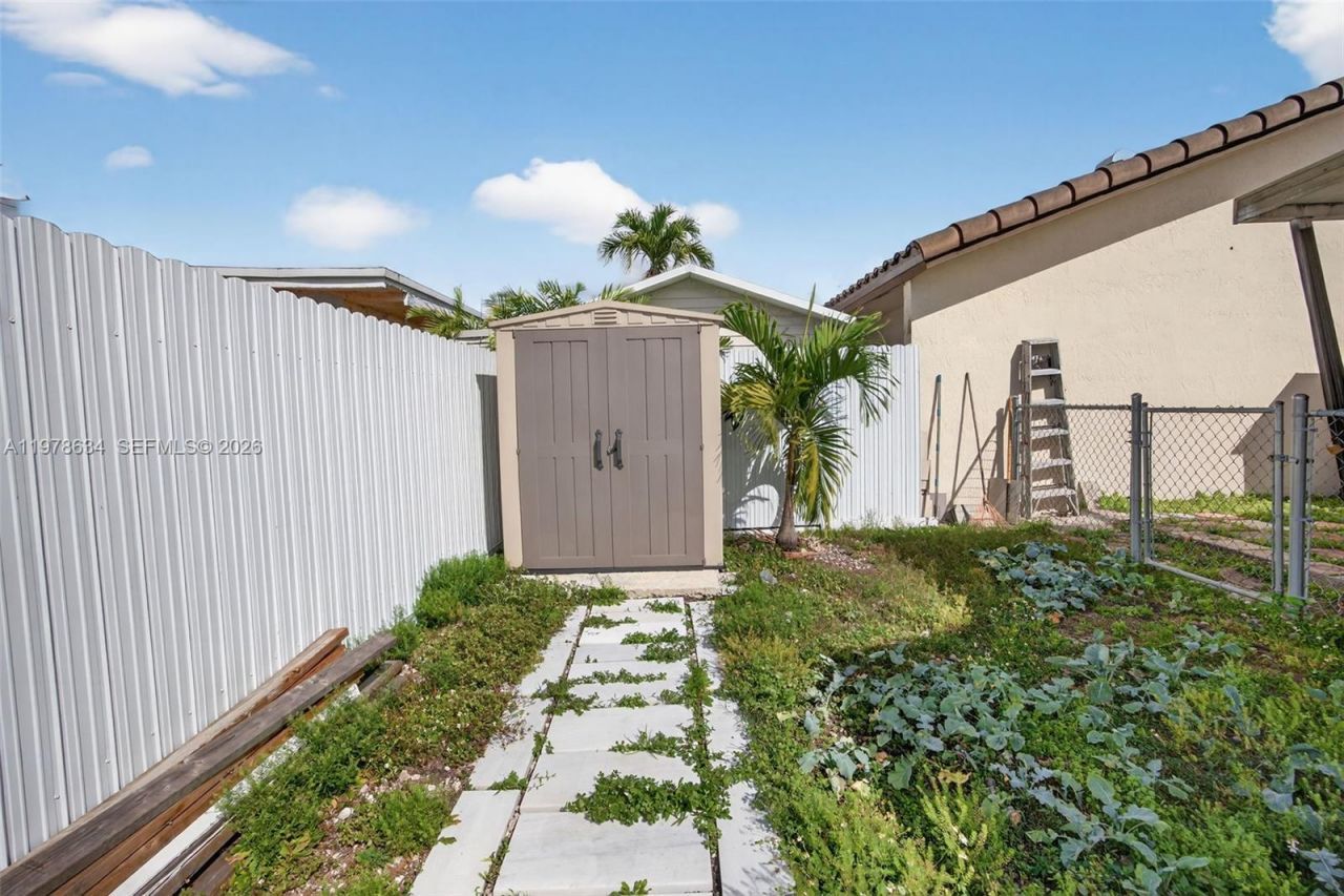 13755 SW 24th St , Miami, FL 33175 Photo