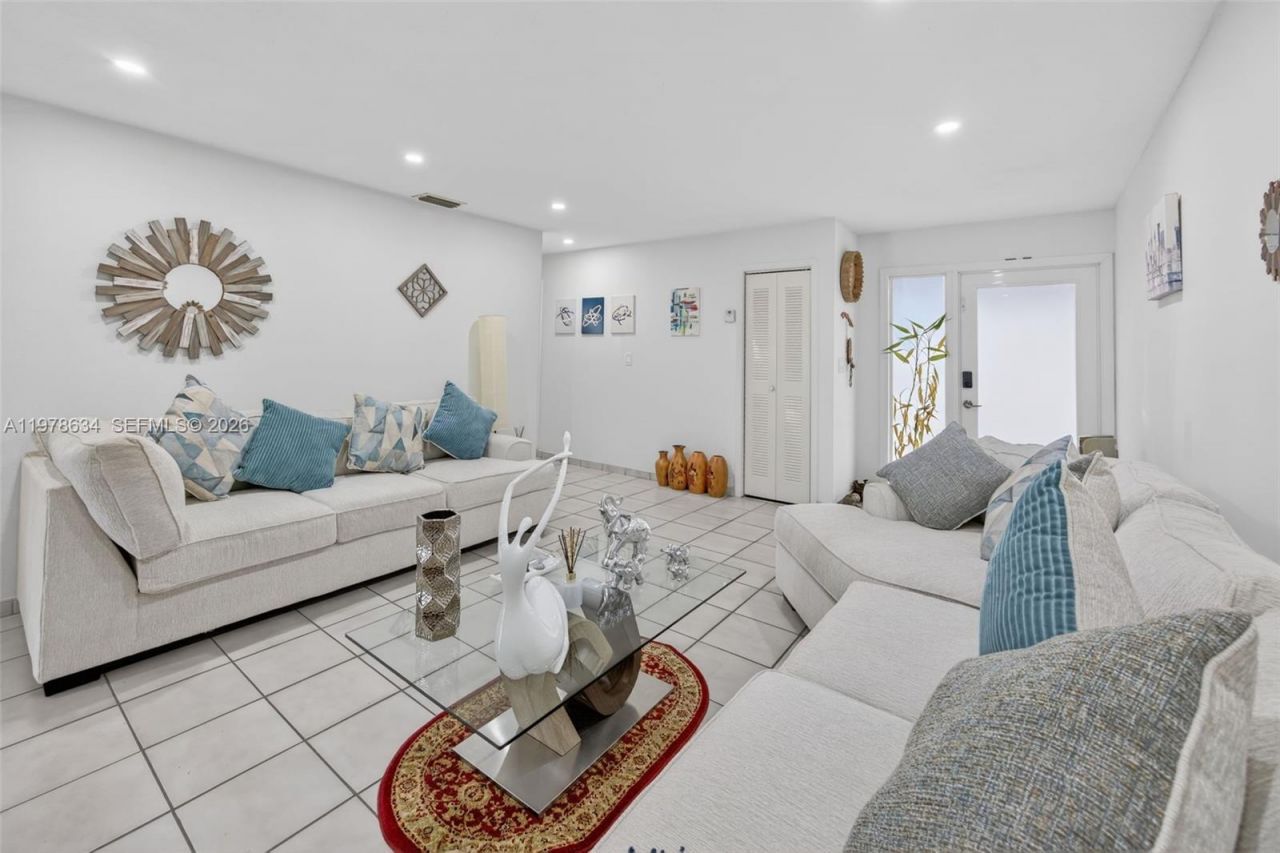 13755 SW 24th St , Miami, FL 33175 Photo