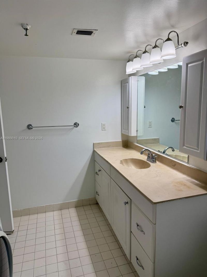 20850 San Simeon Way, Unit 105-5, Miami, FL 33179 Photo