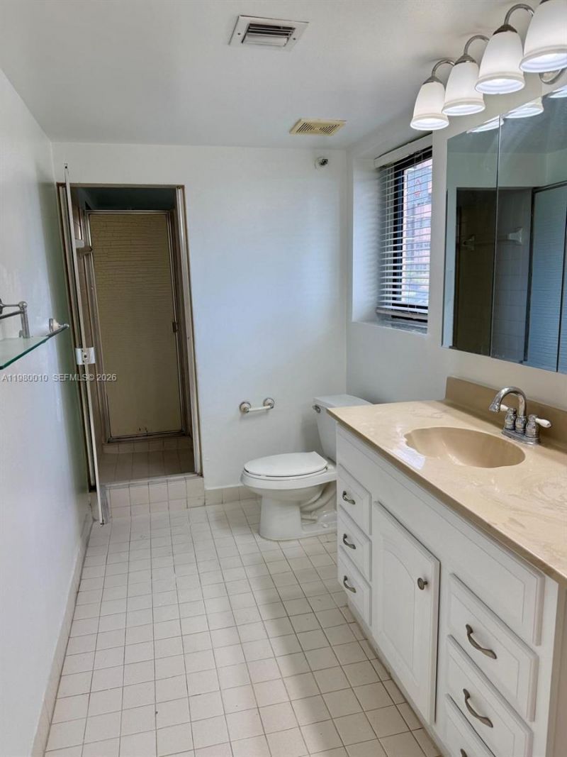 20850 San Simeon Way, Unit 105-5, Miami, FL 33179 Photo