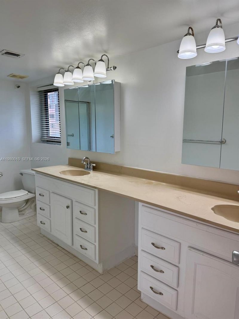 20850 San Simeon Way, Unit 105-5, Miami, FL 33179 Photo