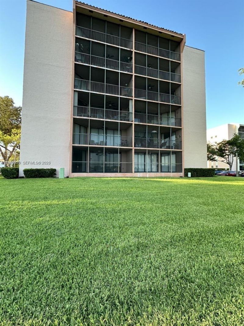 20850 San Simeon Way, Unit 105-5, Miami, FL 33179 Photo