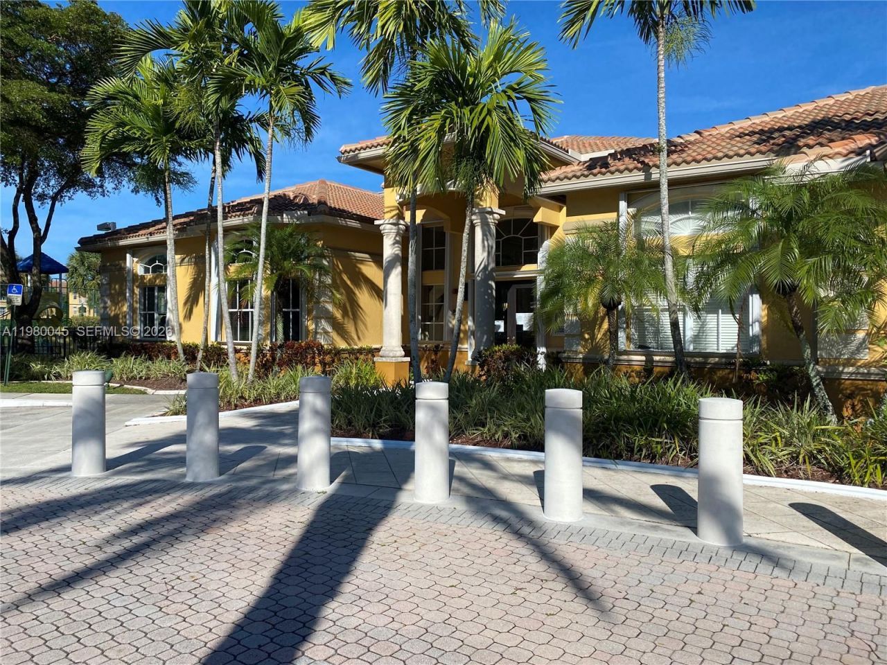 9645 NW 1st Ct, Unit 1-302, Pembroke Pines, FL 33024 Photo