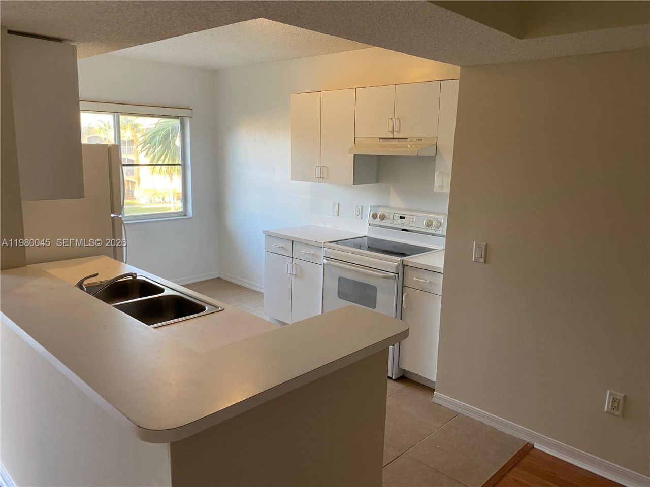 9645 NW 1st Ct, Unit 1-302, Pembroke Pines, FL 33024 Photo