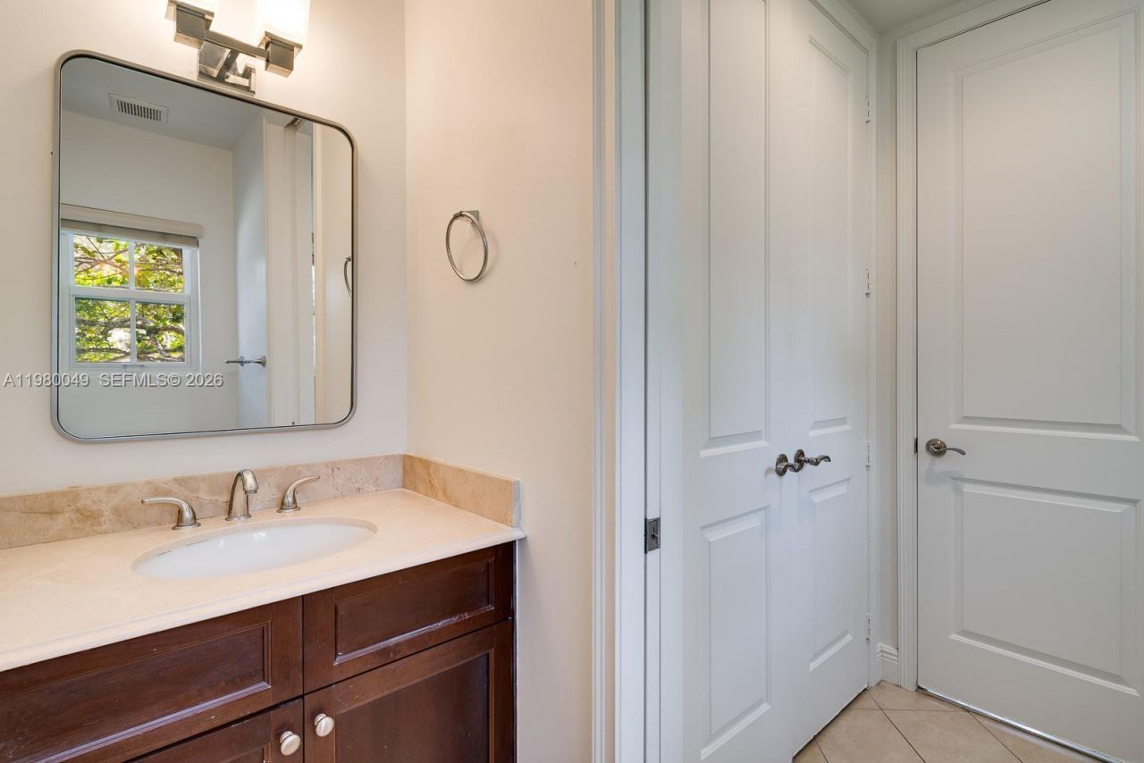 520 Loretto Ave , Unit 21, Coral Gables, FL 33146 Photo