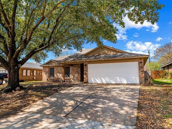 4238 Emerson Drive, Grand Prairie, TX 75052