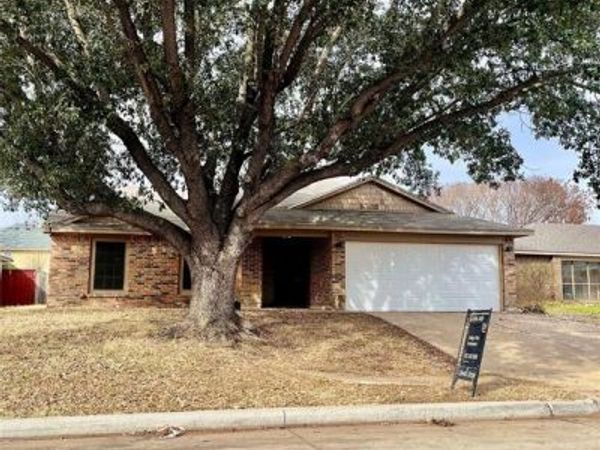 4238 Emerson Drive, Grand Prairie, TX 75052