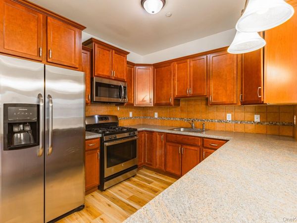 975 Main Street , Unit 12, Farmingdale, NY 11735