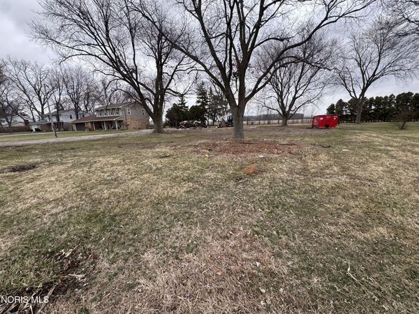 19330 N Dixie Highway , Bowling Green, OH 43402