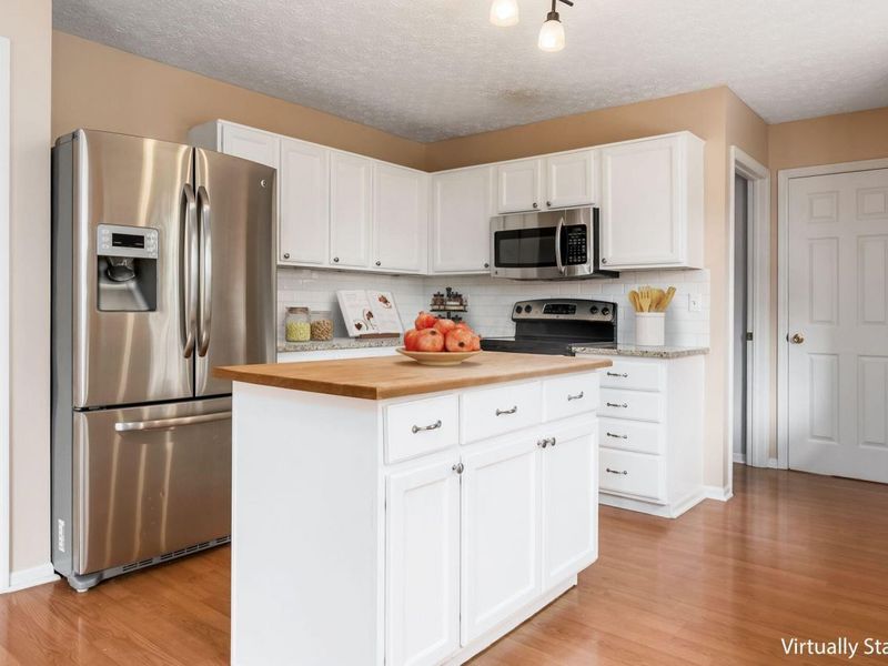 908 Portlock Drive , Columbus, OH 43228 Photo 13