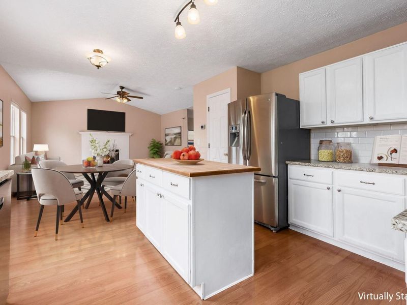 908 Portlock Drive , Columbus, OH 43228 Photo 14