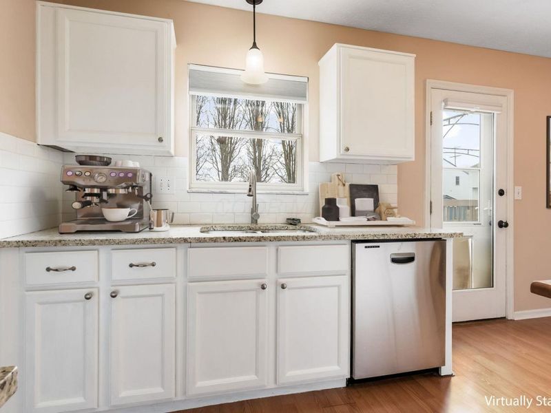 908 Portlock Drive , Columbus, OH 43228 Photo 16