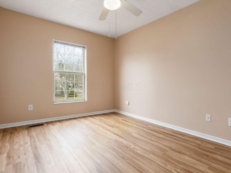 908 Portlock Drive , Columbus, OH 43228 Photo 19