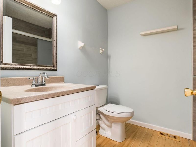 908 Portlock Drive , Columbus, OH 43228 Photo 25