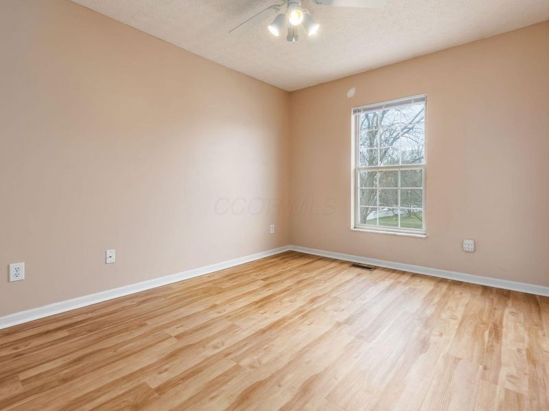 908 Portlock Drive , Columbus, OH 43228 Photo 26